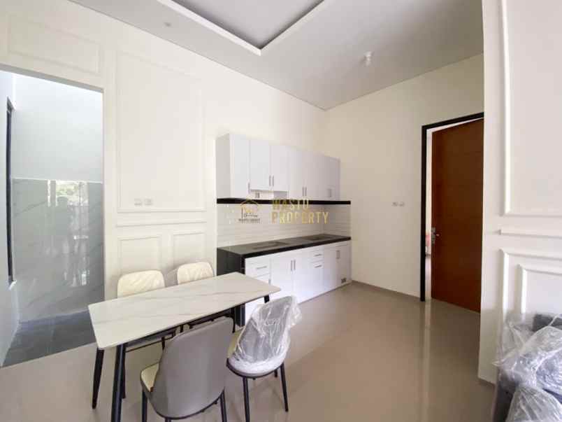 rumah modern siap huni semi furnish di dekat uii