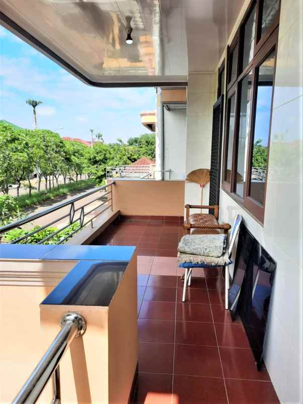 rumah perumahan taman modern