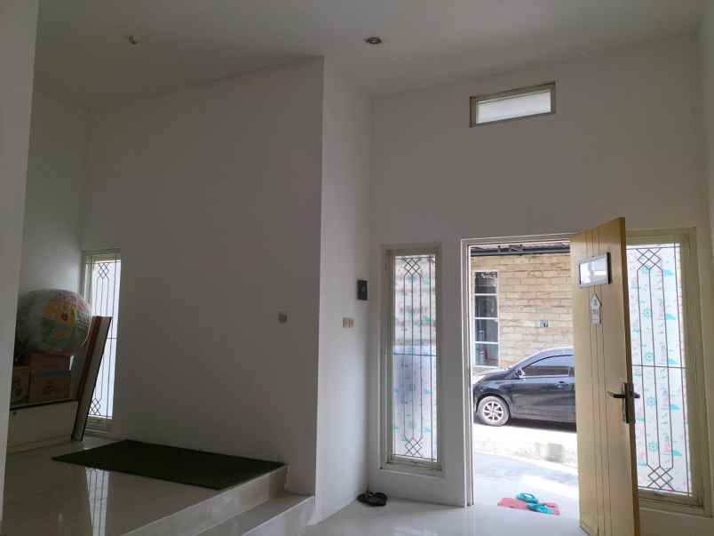 rumah rungkut barata strategis carport