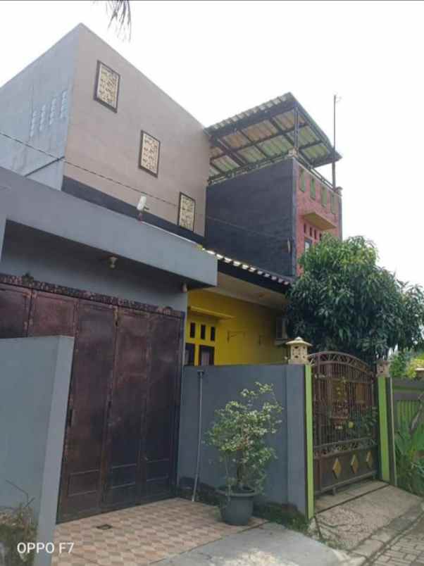 rumah second 3 lantai strategis di cipayung depok