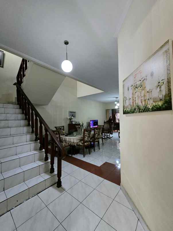 rumah second dalam komplek elite di duren sawit jaktim