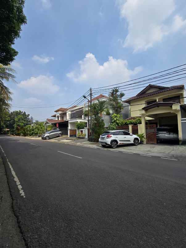 rumah second dalam komplek elite di duren sawit jaktim