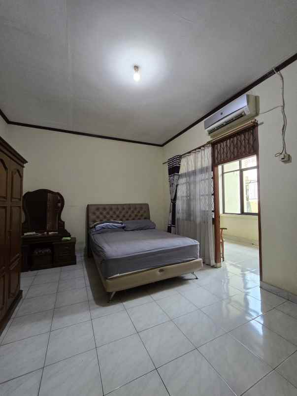 rumah second dalam komplek elite di duren sawit jaktim