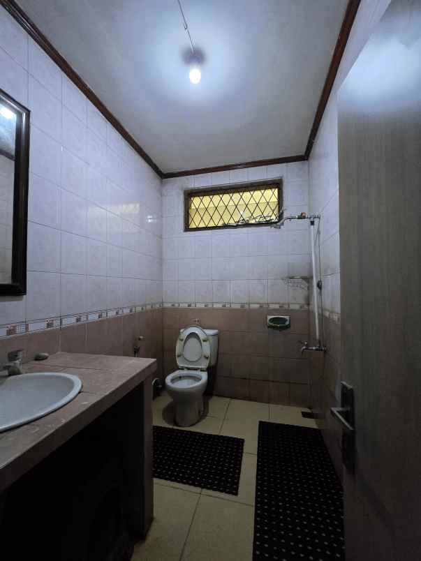 rumah second dalam komplek elite di duren sawit jaktim