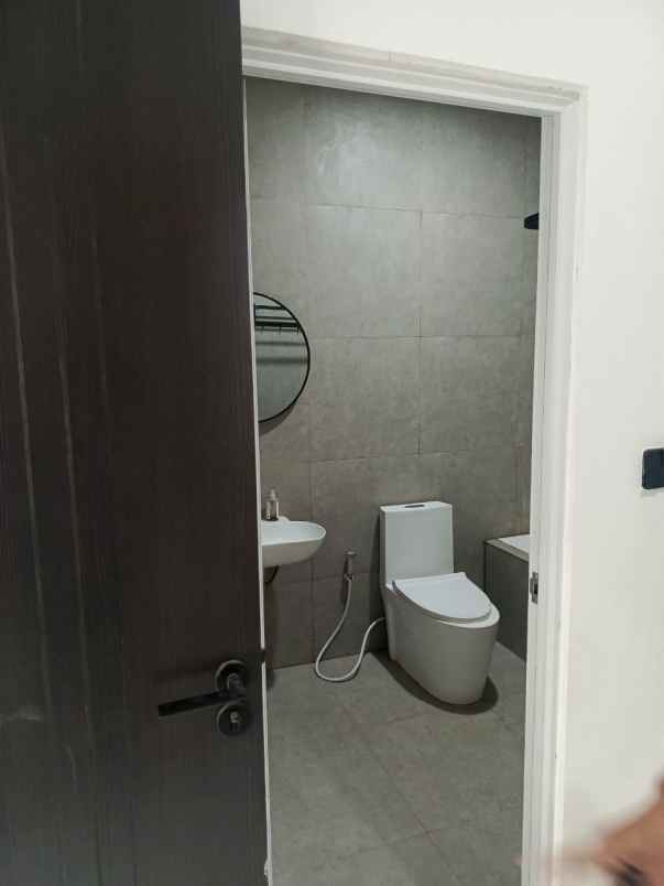 rumah secondary terawat full furnisg
