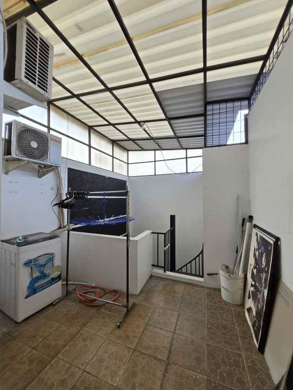 rumah secondary terawat siap huni di duren sawit