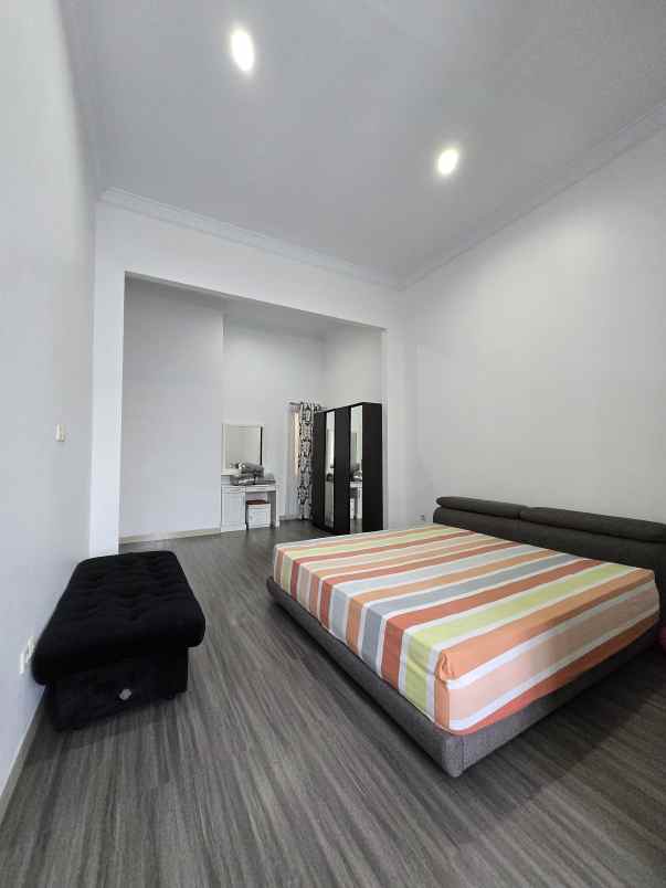 rumah secondary terawat siap huni di duren sawit