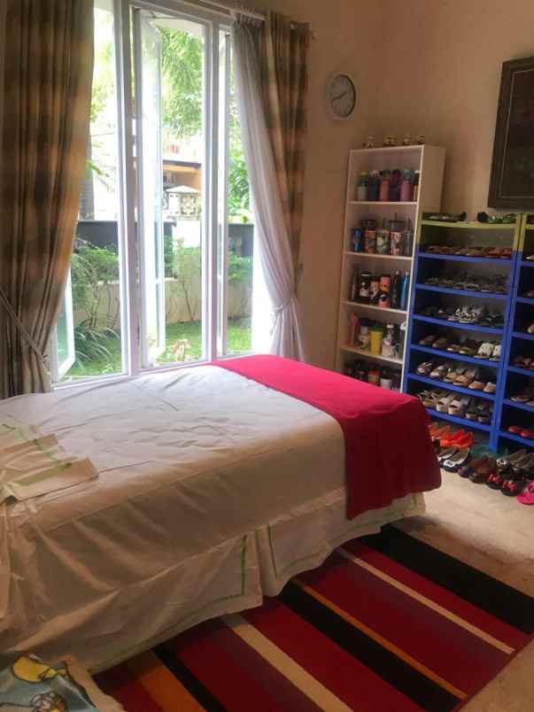 rumah siap huni terawat di pondok indah