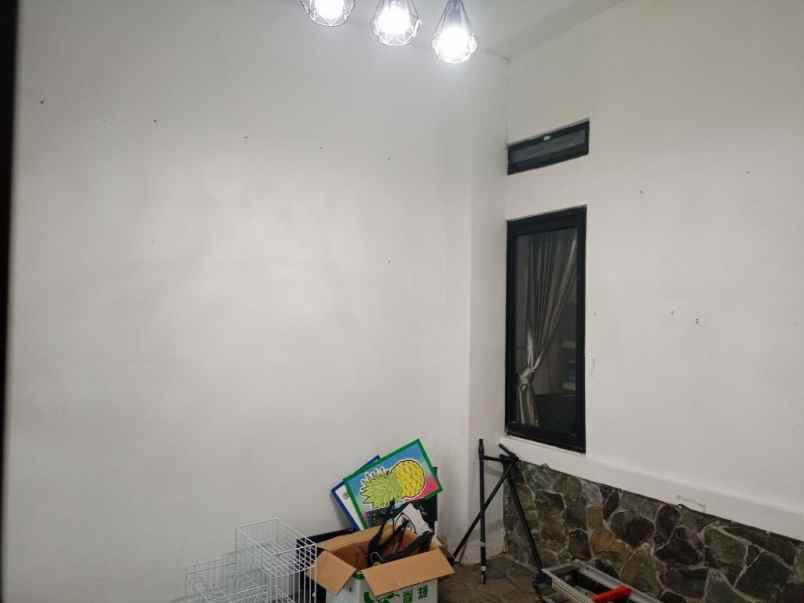 rumah strstegis dalam kompleks cilodong depok