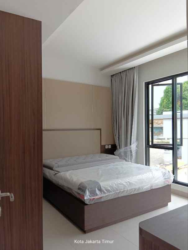 townhouse 2 lantai dekat stasiun lrt ciracas