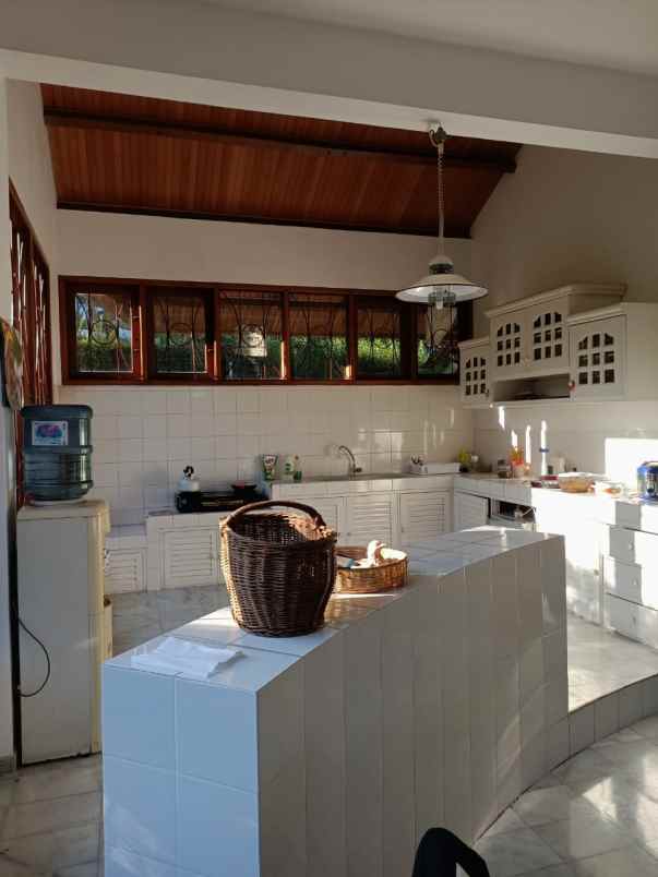 villa trawas di taman ganjaran