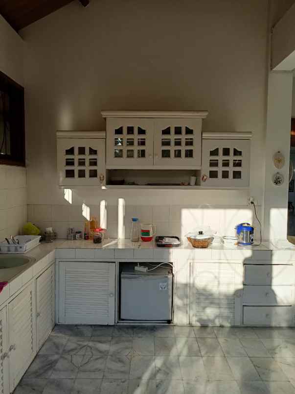 villa trawas di taman ganjaran