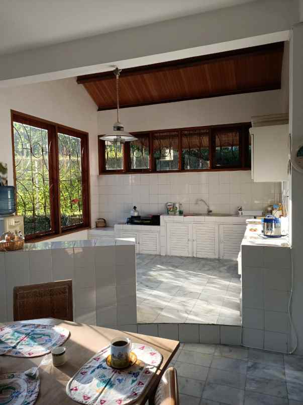 villa trawas di taman ganjaran