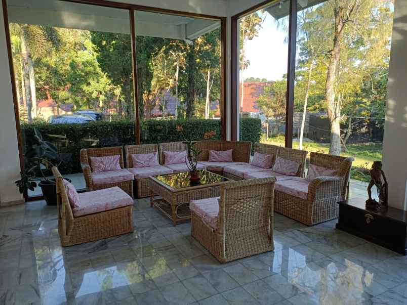 villa trawas di taman ganjaran