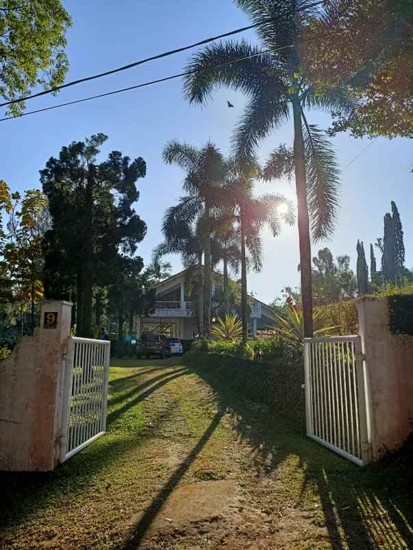 villa trawas di taman ganjaran
