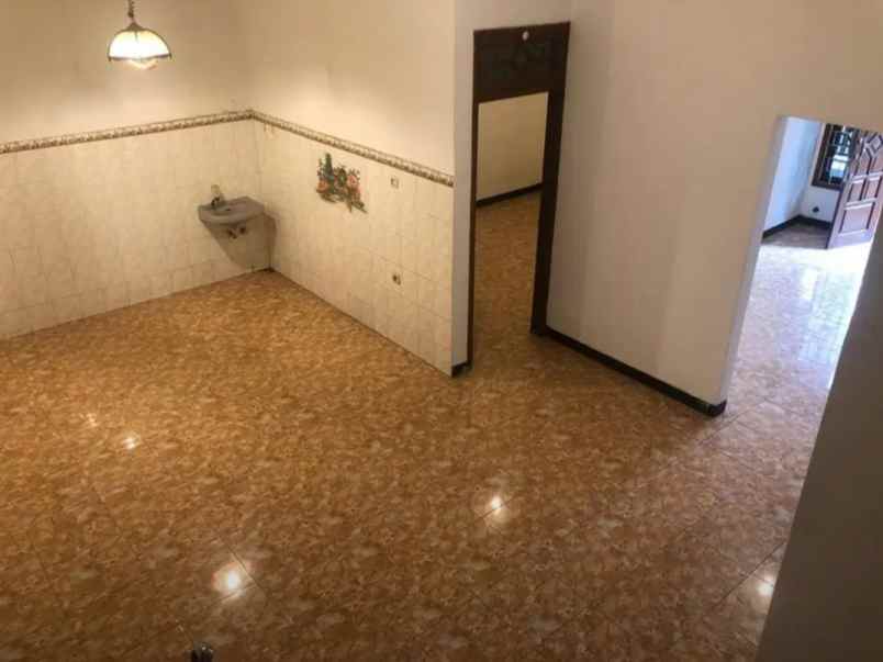 darmo permai 2 lantai terawat dekat supermall pakuwon