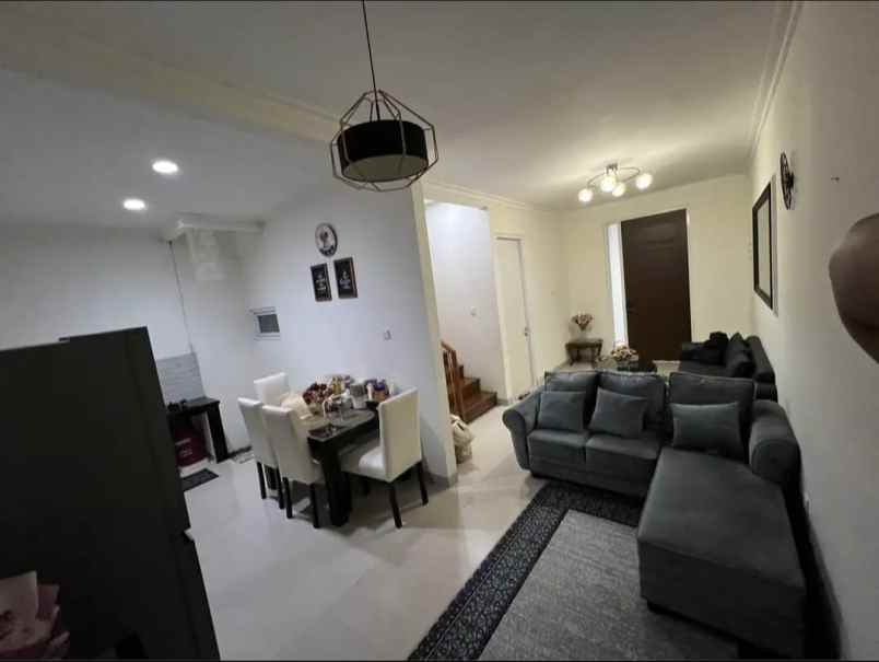 dijual cepat rumah 2 lantai bangunan baru siap huni