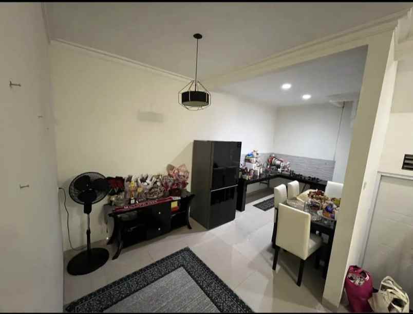 dijual cepat rumah 2 lantai bangunan baru siap huni