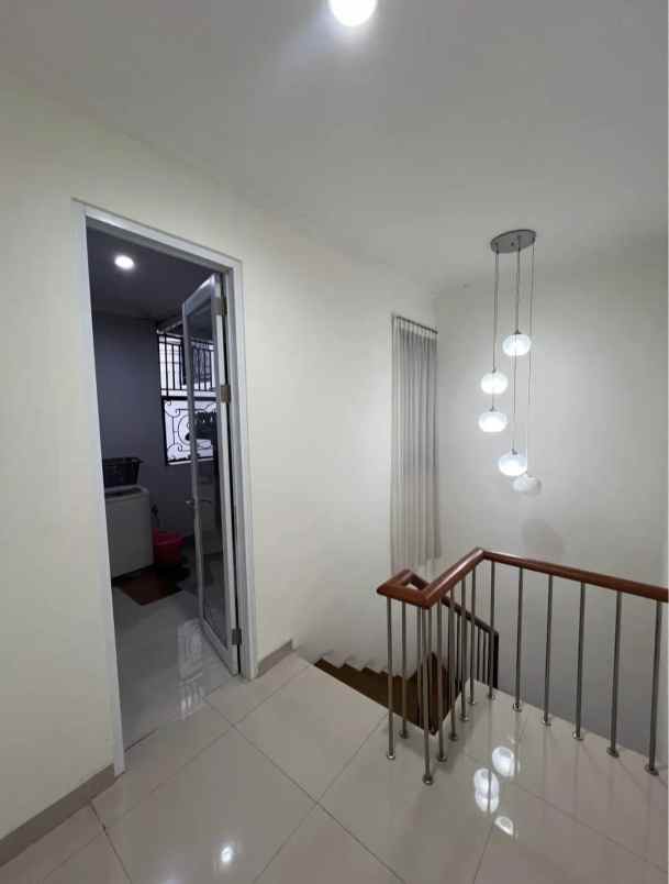 dijual cepat rumah 2 lantai bangunan baru siap huni