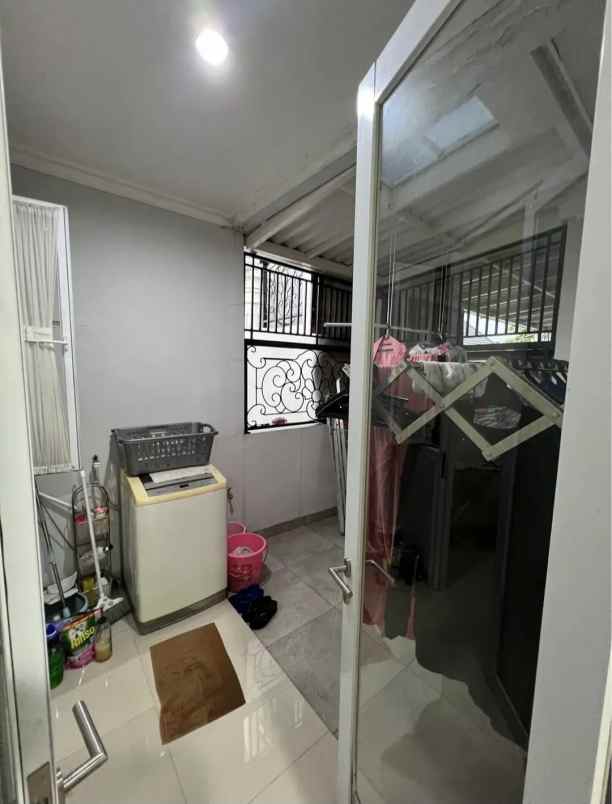 dijual cepat rumah 2 lantai bangunan baru siap huni