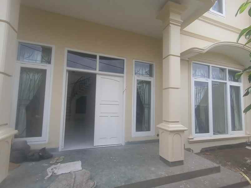 dijual cepat rumah 2 lantai di beji depok