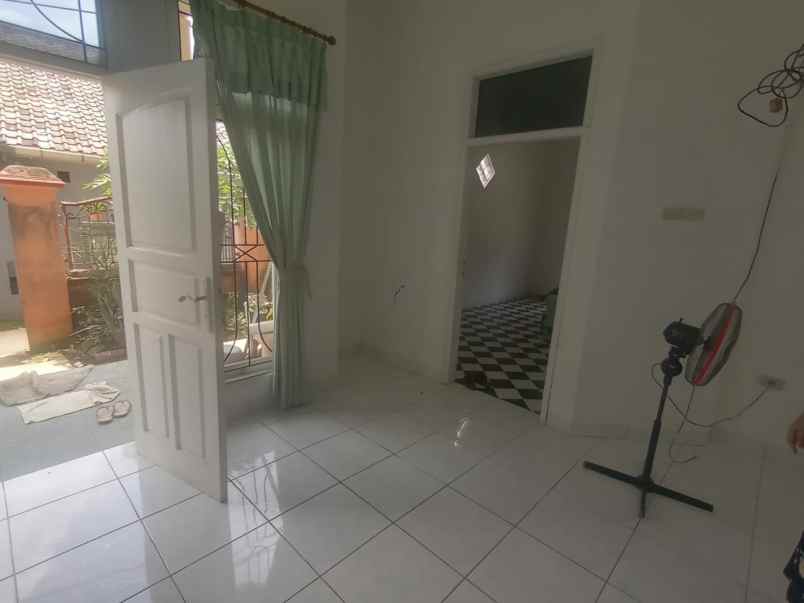 dijual cepat rumah 2 lantai di beji depok