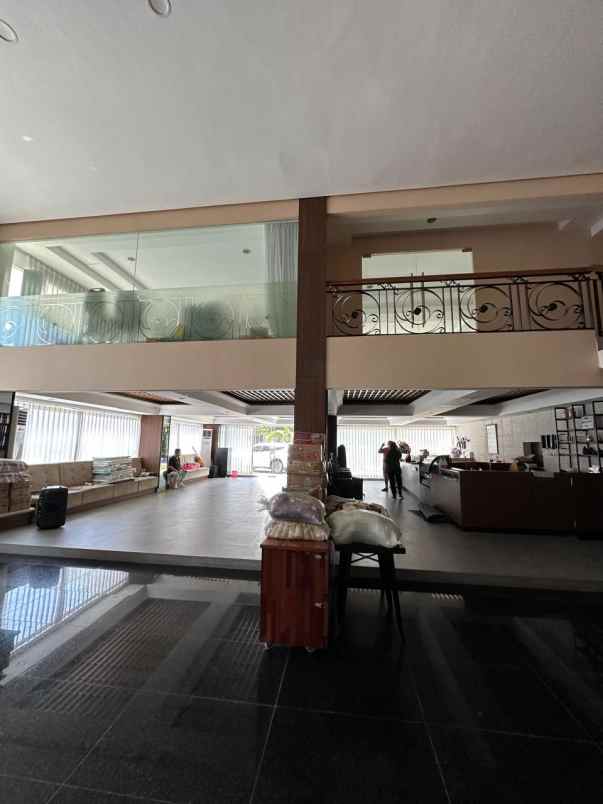 dijual hotel royal regal surabaya