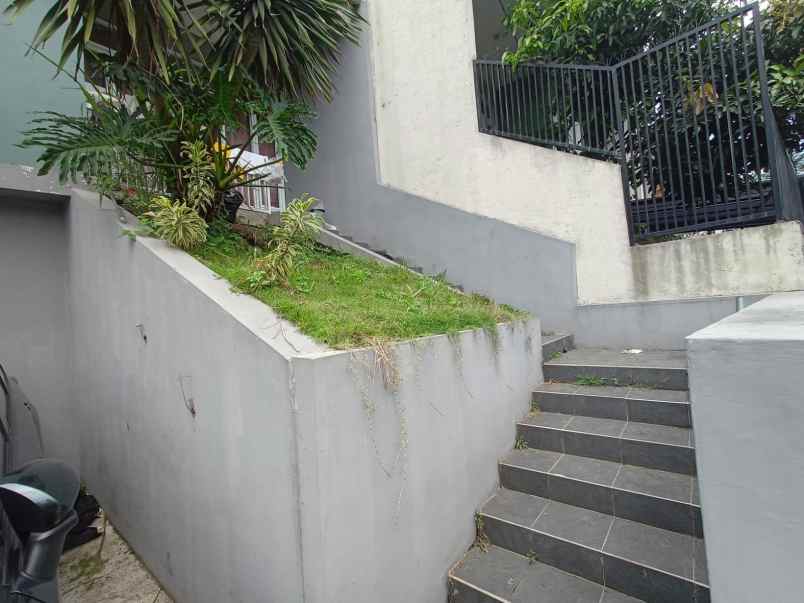 dijual murah rumah bukit sariwangi lokasi strategis