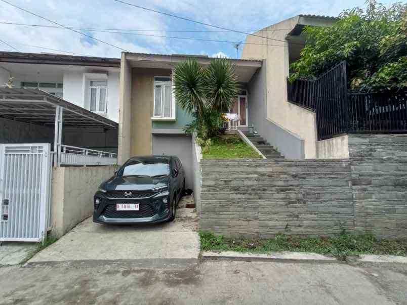 dijual murah rumah bukit sariwangi lokasi strategis