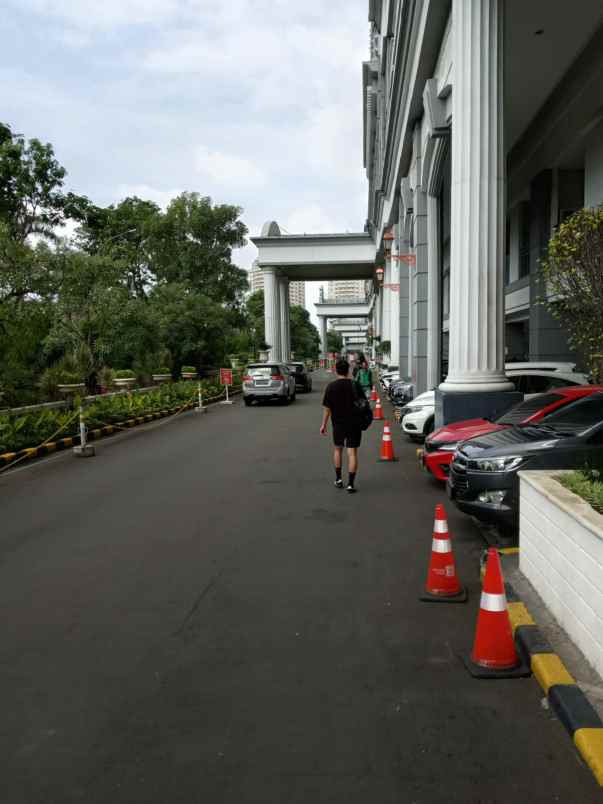 dijual ruko dengan lokasi bagus di french walk moi