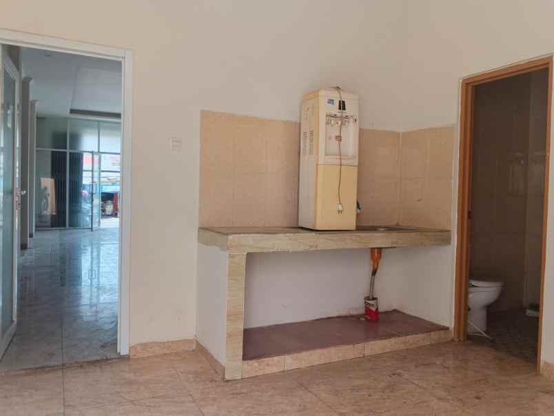 dijual ruko gudang kantor jalan pondok kacang timur