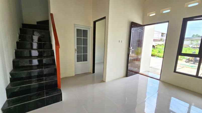dijual rumah 2 lantai hook ready 3kt 2km cibinong