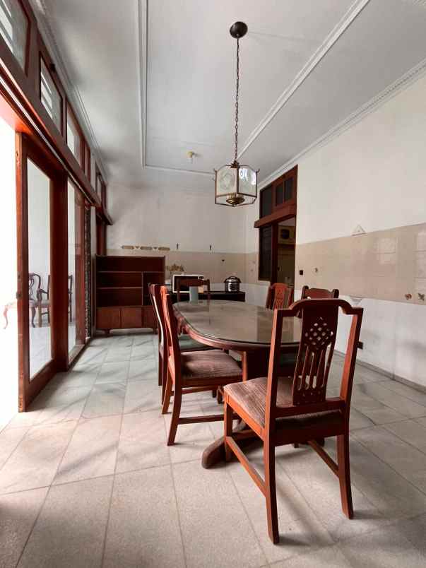 dijual rumah 2 lantai nyaman strategi dan siap huni