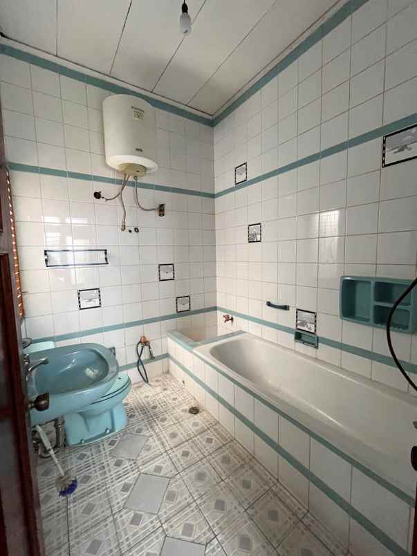 dijual rumah 2 lantai nyaman strategi dan siap huni