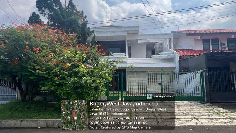 dijual rumah 2 lantai nyaman strategi dan siap huni