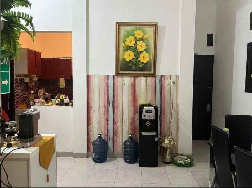 dijual rumah 48 jln jatiwaringin raya