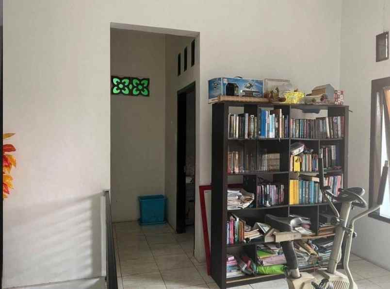 dijual rumah 48 jln jatiwaringin raya