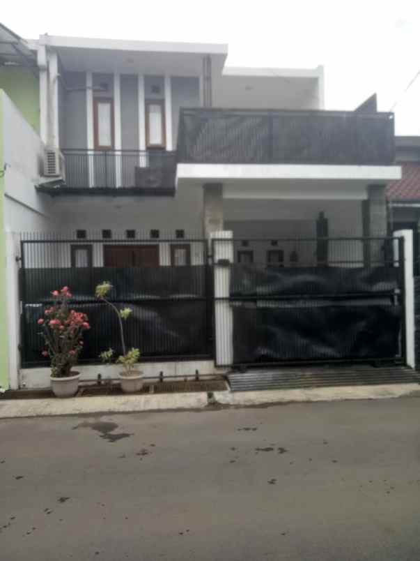 Rumah Bagus Antapani Jl Malang Rengasdengklok Banyuwangi Lt98 Lb150 Ha