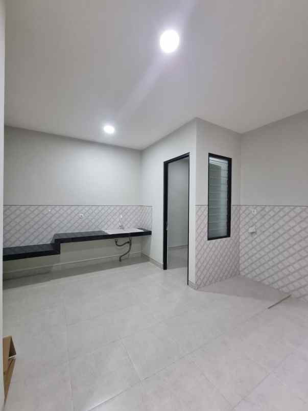 dijual rumah babatan pantai