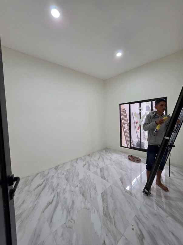 dijual rumah babatan pantai