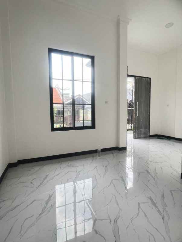 dijual rumah babatan pantai