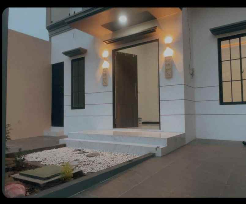 dijual rumah babatan pantai