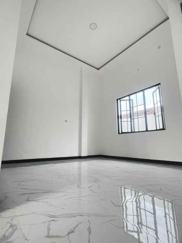 dijual rumah babatan pantai