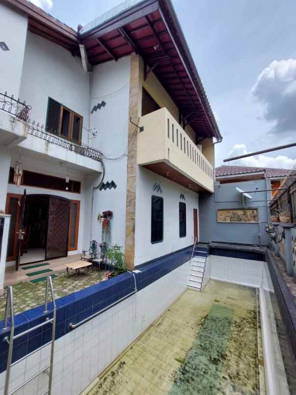 dijual rumah bambu apus