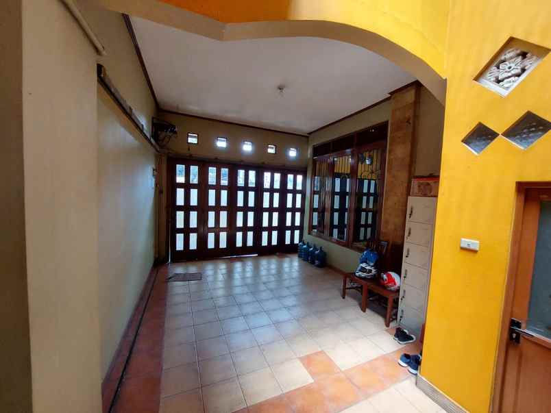 dijual rumah bambu apus