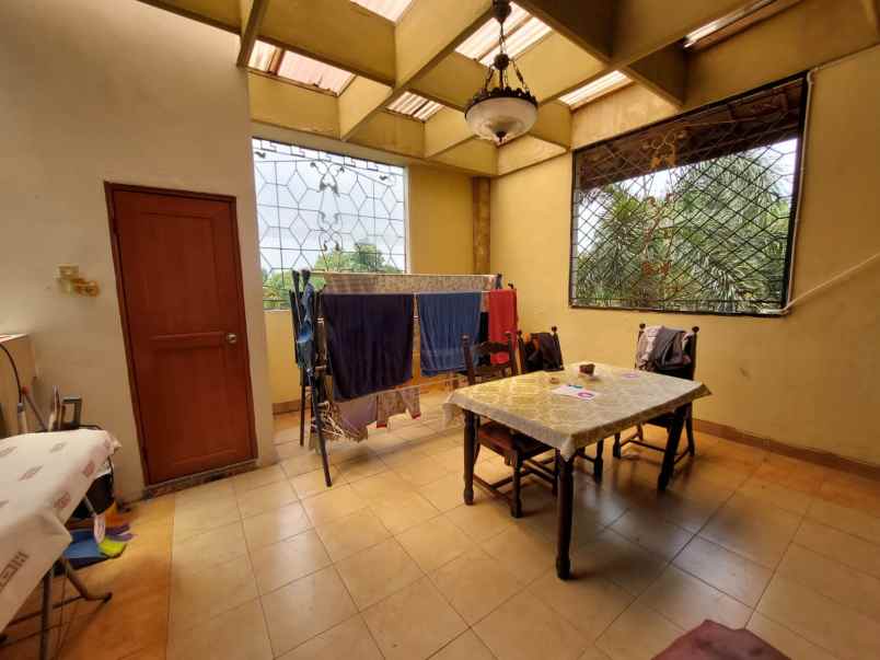 dijual rumah bambu apus