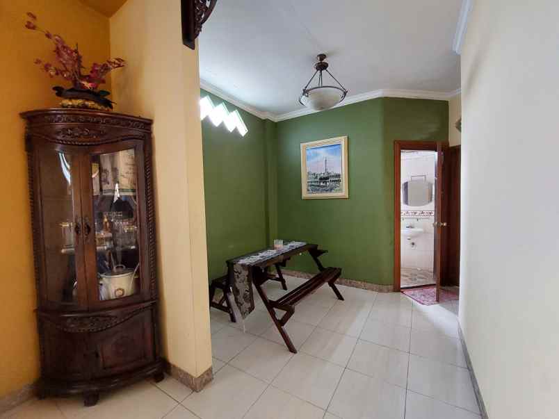 dijual rumah bambu apus