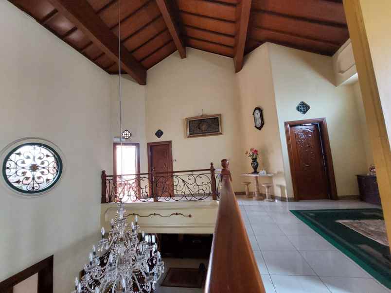 dijual rumah bambu apus