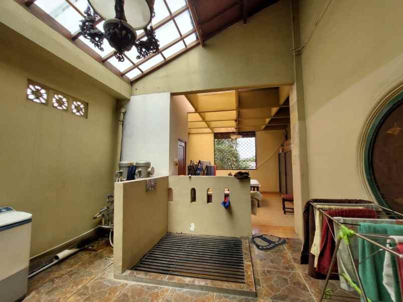 dijual rumah bambu apus