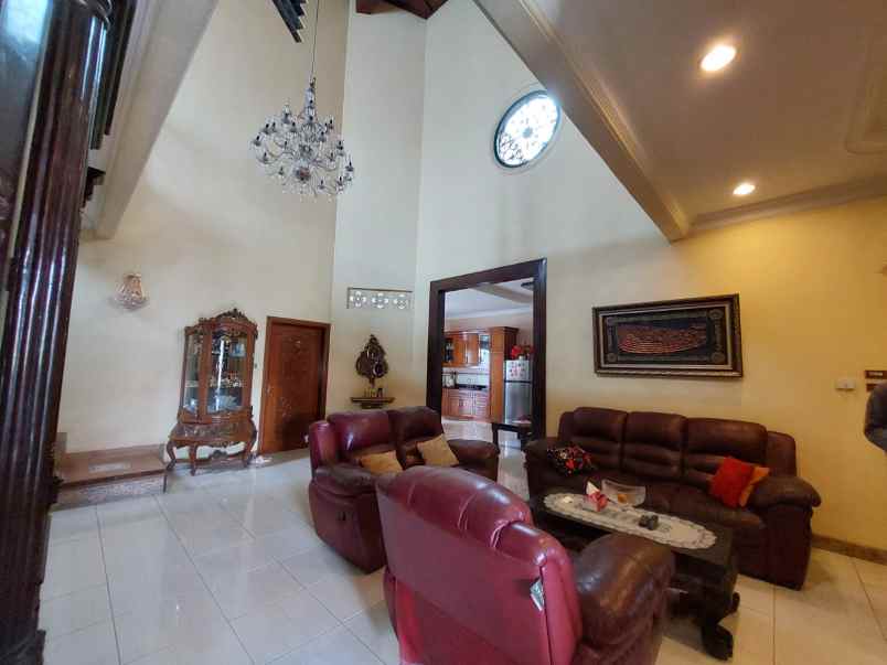 dijual rumah bambu apus